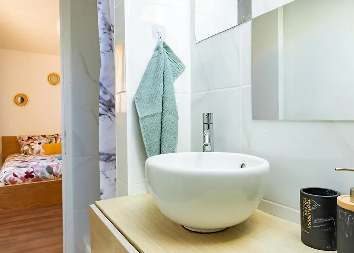 Les Toits De Roquelaine - Bright & Cozy *