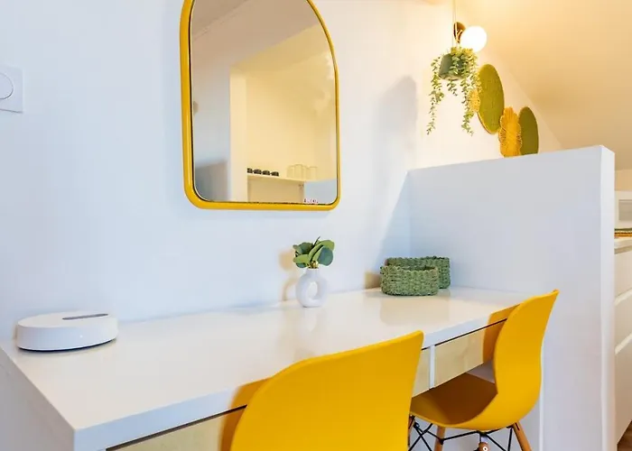 Les Toits De Roquelaine - Bright & Cozy *